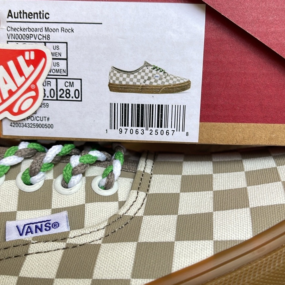 Vans WMNS Authentic
Checkerboard Moon Rock
VN0009PVCH8
SNEAKERS - Picture 15 of 16